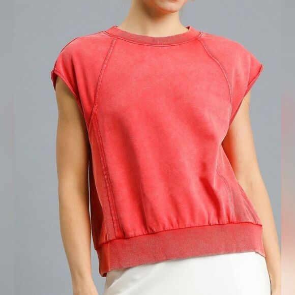 Umgee Round Neck Cap Sleeve Sweatshirt Women's Red Sleeveless Top - Picture 2 of 6